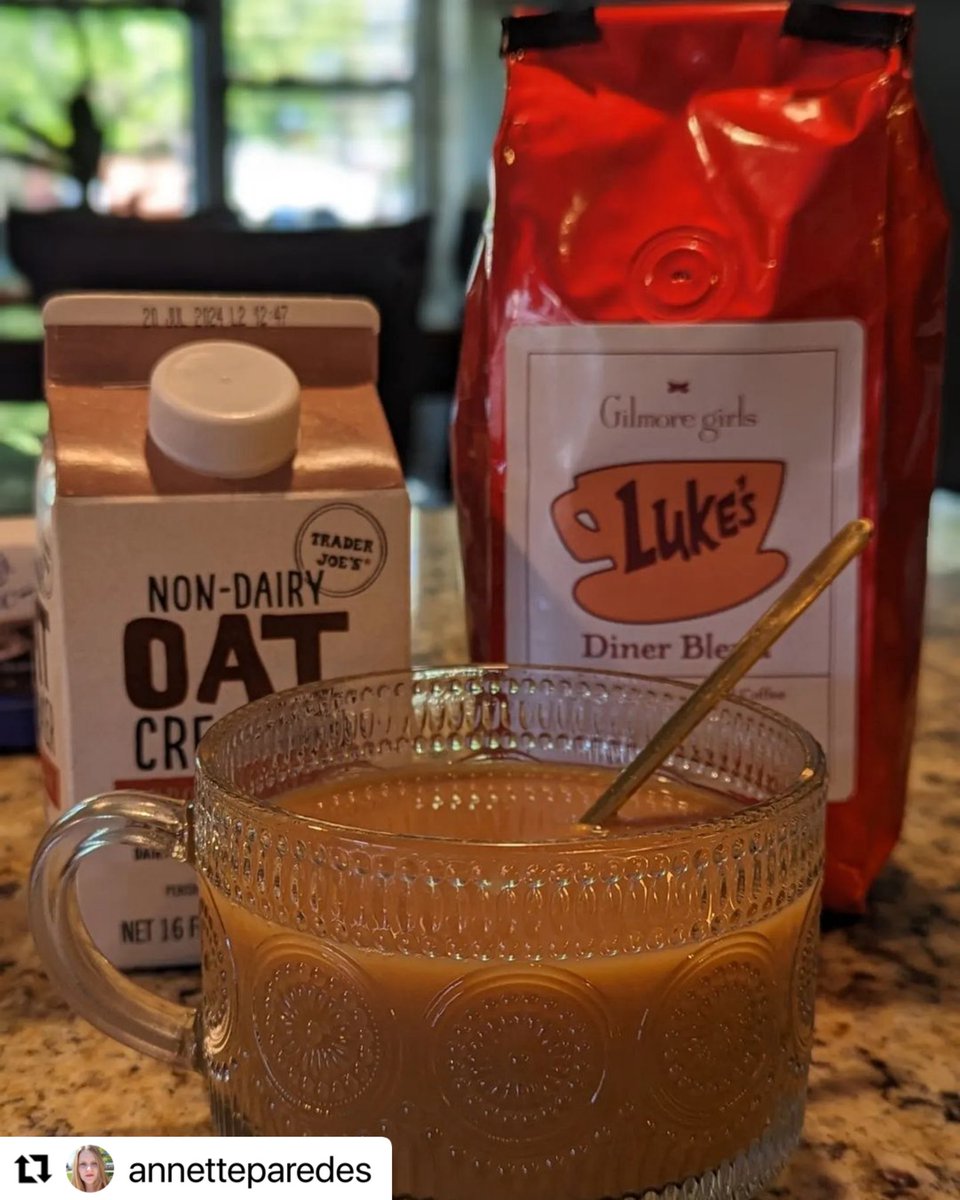 ScottyPsBigMug's tweet photo. ☀️“Great start to the morning....” Quote & 📸 by Annette P.
🧢
Now you can finally drink coffee like a Gilmore Girl with these #StarsHollow inspired coffee blends!! #LukesDiner Blend, #DragonflyInn Blend, or Stars Hollow Hazelnut
💙
CALL @wbtourhollywood AT 888-702-7873 TO ORDER https://t.co/LGVpmAciir