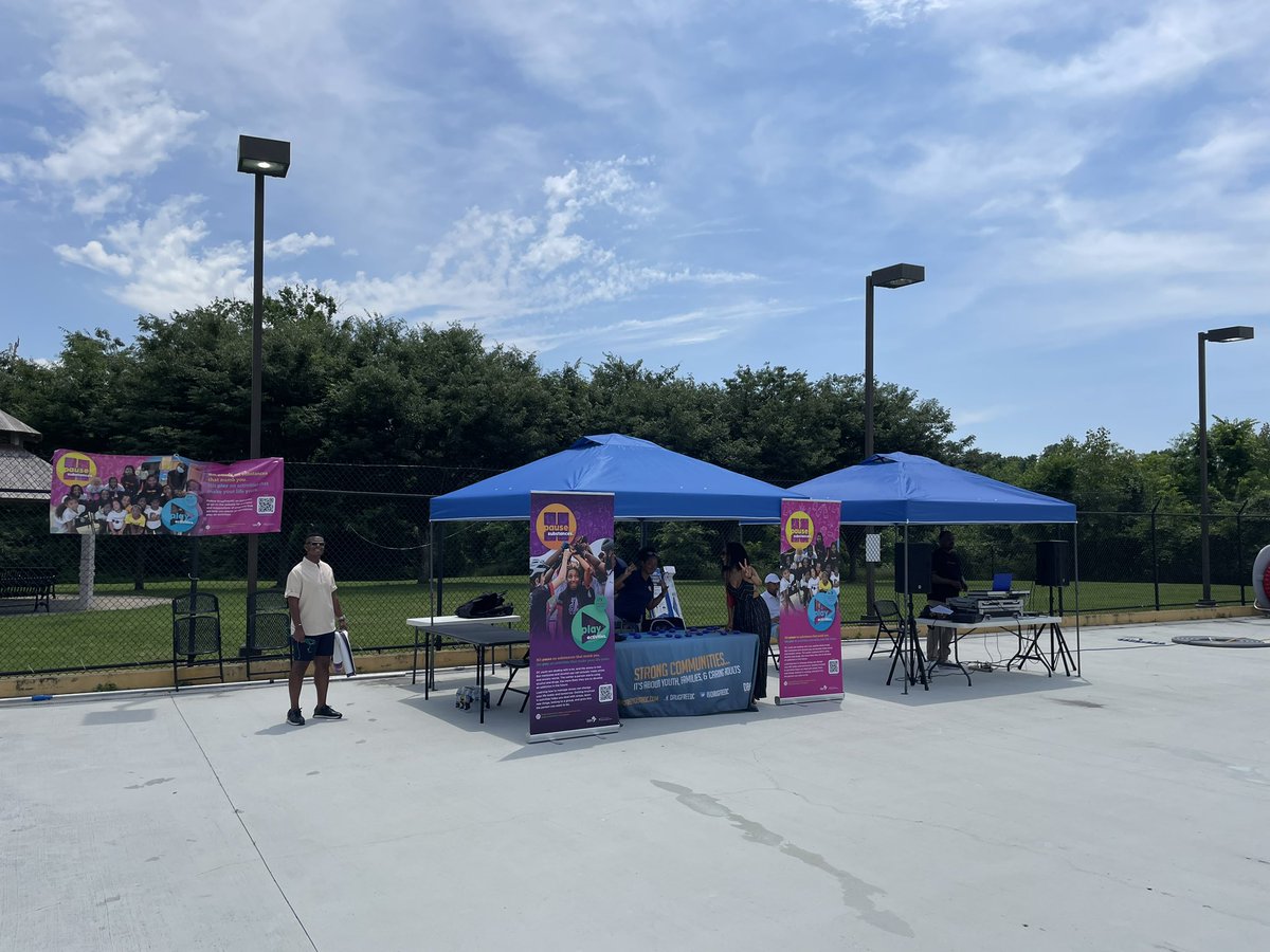 MikeBento's tweet image. Pool party at Oxon Run pool.  #pauseplay @drugfreedc @DCDPR @DBHRecoversDC