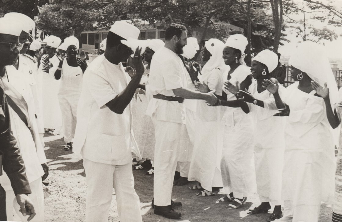 #Fidel 'La sangre de África corre abundante por nuestras venas... ¡Somos hermanos de los africanos y por los africanos estamos dispuestos a luchar!' #DíaDeÁfrica