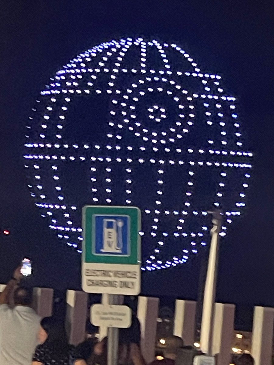LowCarbWDW's tweet photo. Was pretty cool. And no carbs. https://t.co/gXzPtlw2Zr