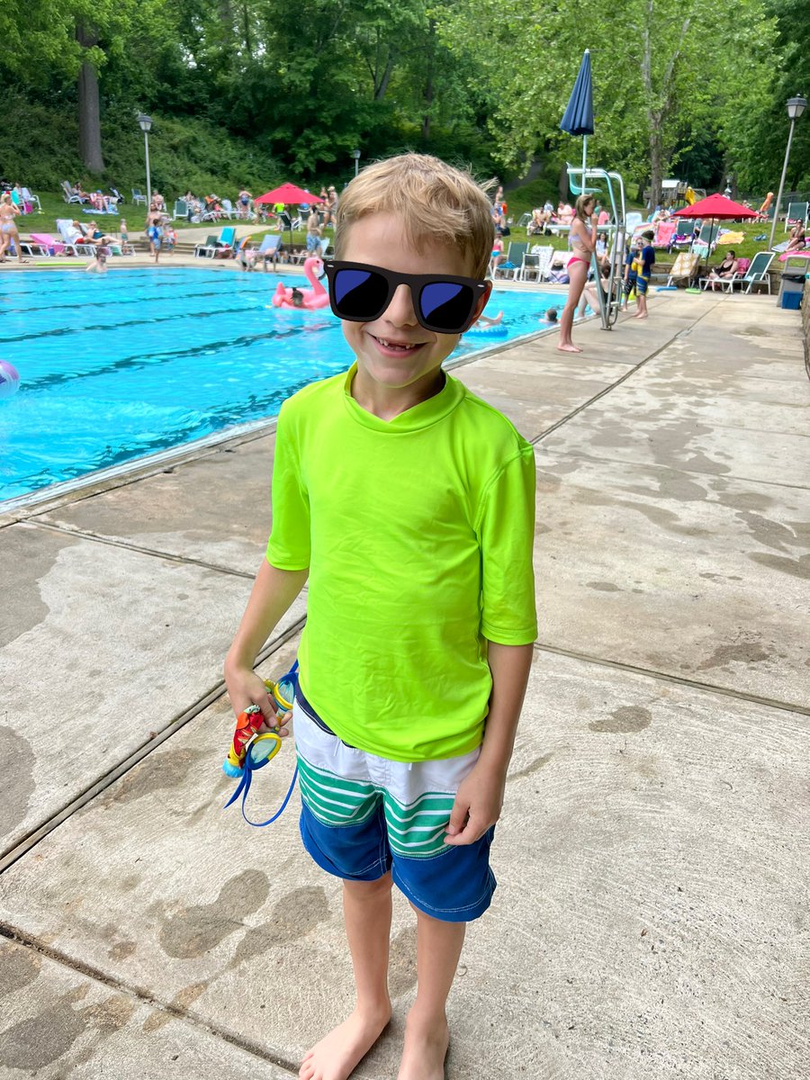 christen_rexing's tweet photo. 🚨 THE POOL IS OPEN!!!! #DelcoPoolMom may not be allowed in the water yet, but she’s still here to slay & yell at the kids to WALK!!!! https://t.co/vk7md3oIjC