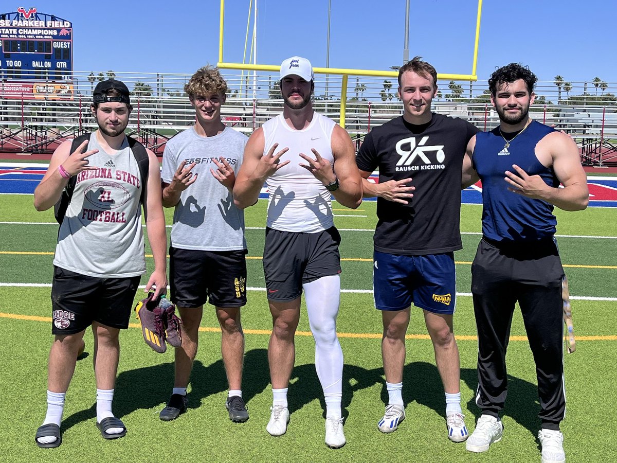 Small Group Sat - College Guys! • L to R: @tylerwiggleswo2 @FloydKanyon @ParkerLewi @brody_v_richter @drosostravis14 #ASU #GoDevils #UCLA #GoBruins • Happy Memorial Weekend 🇺🇸