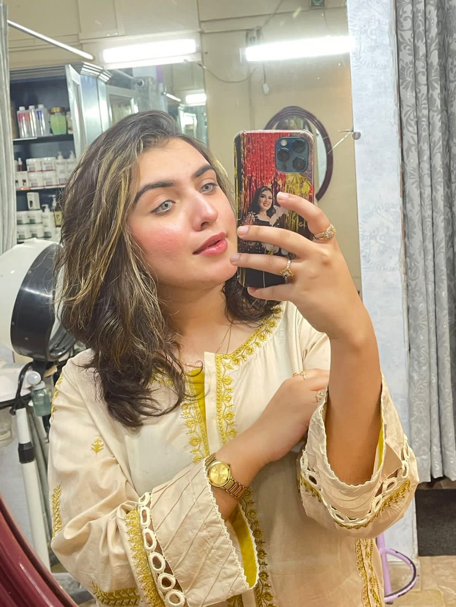 AqsaLeelaJamali's tweet photo. It’s just me, my selfie, and I. https://t.co/k2ob5iOEvr