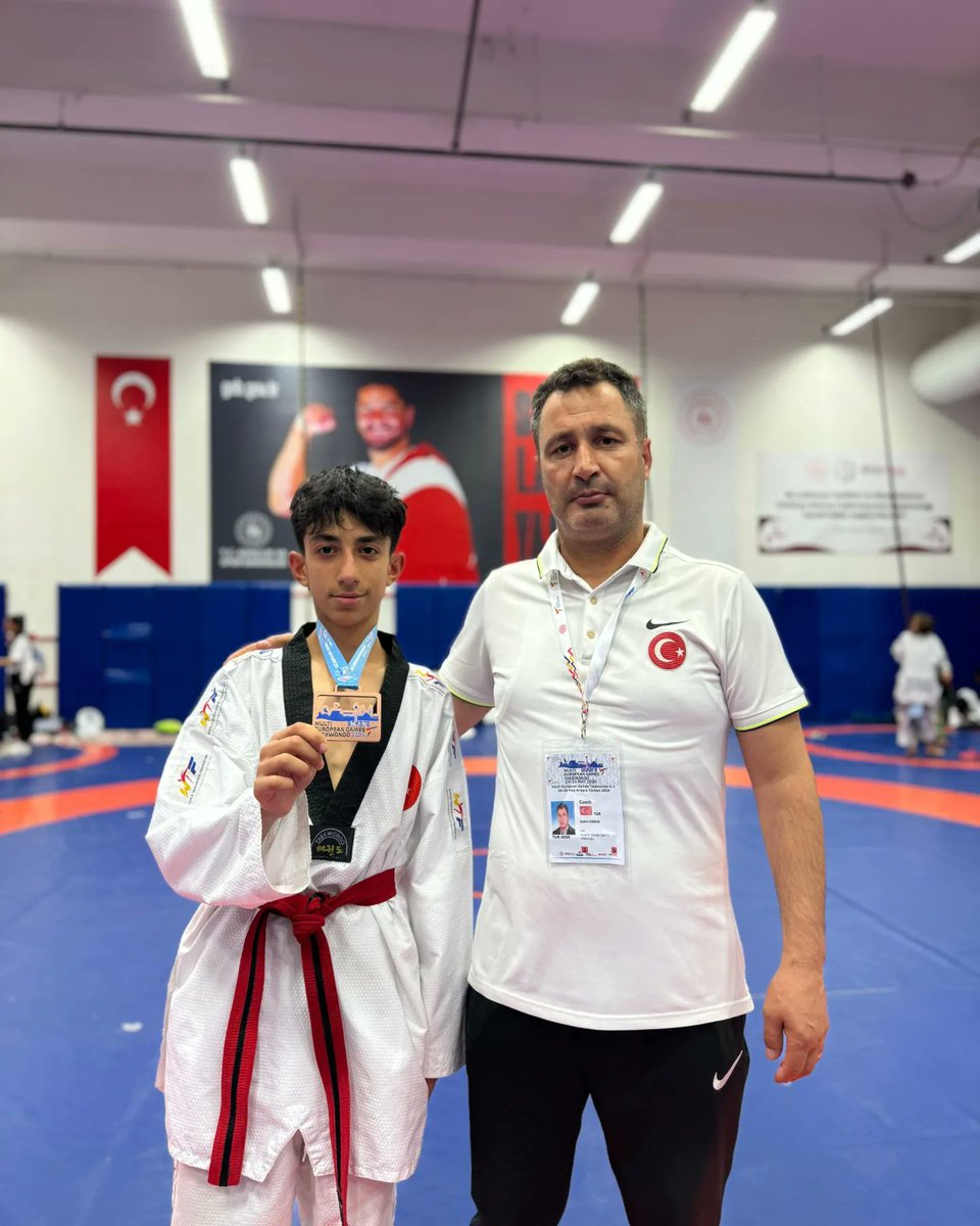📍 Tebrikler Bahtiyar Alperen Kavak Bahtiyar Alperen Kavak, Ankara ilinde 24-26 Mayıs tarihleri arasında düzenlenen Multi Europan Games Taekwondo G-1 turnuvasında,1500 sporcunun katılımıyla gerçekleşen müsabakalarda 3.lük alarak Avrupa Şampiyonasına katılmayı hak kazandı.