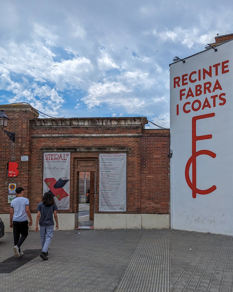 bibcanfabra's tweet photo. Estem tan a gust al #Literal2024 que improvisem un FIL amb les millors novetats de còmic que trobareu a la fira. En trobareu molts més, i també bons!😊
Fa #10AnysDeLiteral i la criatura se'ns fa gran i creix!
(Agraïm a tots els models que forçosament o de grat han col·laborat)
🧵 https://t.co/Kh0NG4LIxo