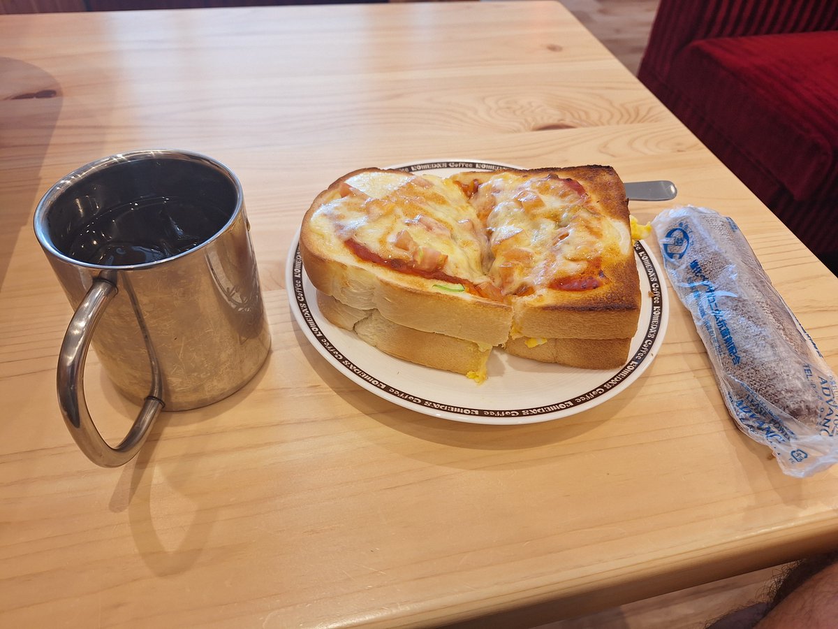 たまごたっぷりピザトースト❤️
～コメダ珈琲～