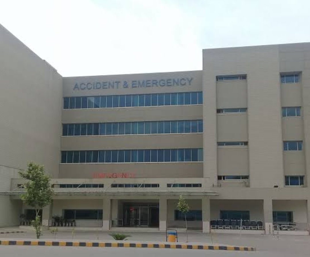 Asim_EMconsult's tweet image. "Whoever saves a life it is as though he had saved the lives of all mankind" 
Last day in Pakistan and an exciting Trauma 
#Simulation session at CMH
@RCEMGlobal @AMColian @aaroncumminsNHS @drqazizia @Drzafaralam786 @drasma01 @jabfay