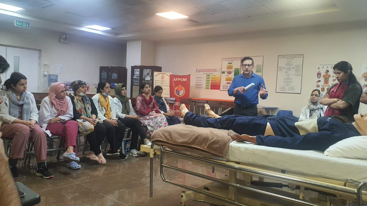 Asim_EMconsult's tweet image. "Whoever saves a life it is as though he had saved the lives of all mankind" 
Last day in Pakistan and an exciting Trauma 
#Simulation session at CMH
@RCEMGlobal @AMColian @aaroncumminsNHS @drqazizia @Drzafaralam786 @drasma01 @jabfay