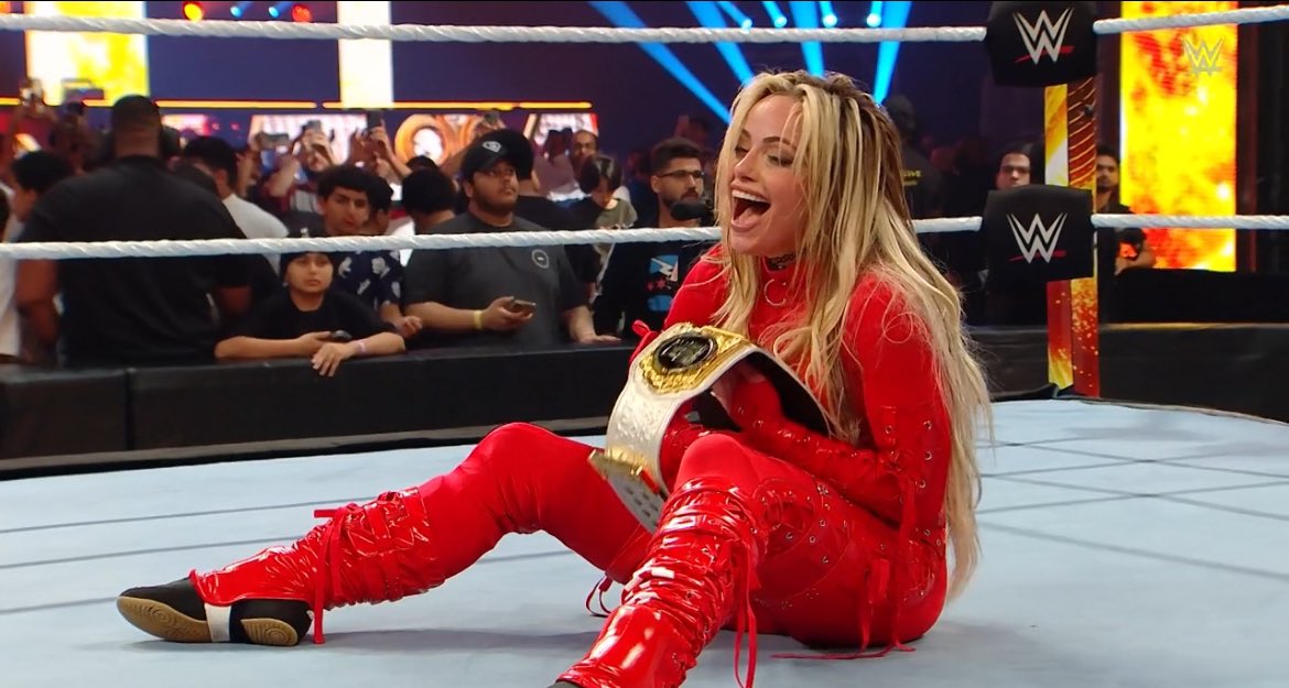 Liv Morgan is the NEW WWE Women's World Champion!!! 

#WWEKingandQueen