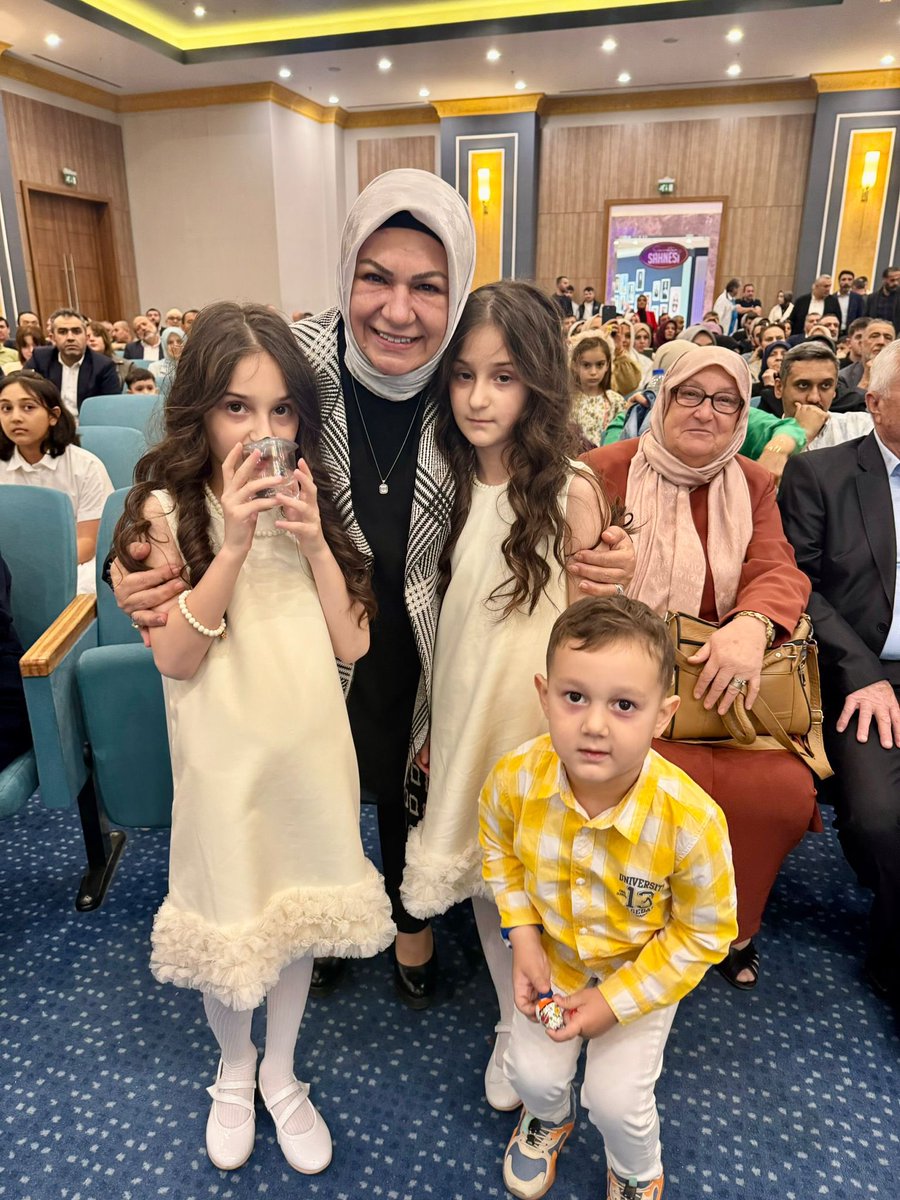 Sancaktepe AK Parti İlçe Başkan yardımcımız Rıza Çandır ‘ın oğlu Batuhan ve Zeynep kızımızın nikah merasimine katıldık. Çandır ve Aycıl ailelerini kutluyor, çiftimize bir ömür mutluluk diliyorum.
