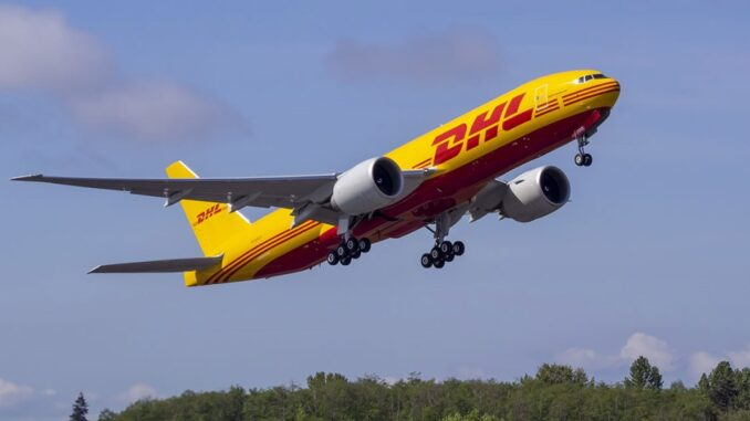 ⚡️Formula E and DHL revealed that they transported teams and championship freight using DHL’s GoGreen Plus service, leveraging the use of Sustainable Aviation Fuel (SAF) for air freight.

@FIAFormulaE @DHLexpress 
#GoGreen #SAF 

Read more⤵️
🔗electricmotornews.com/gb/motorsports…