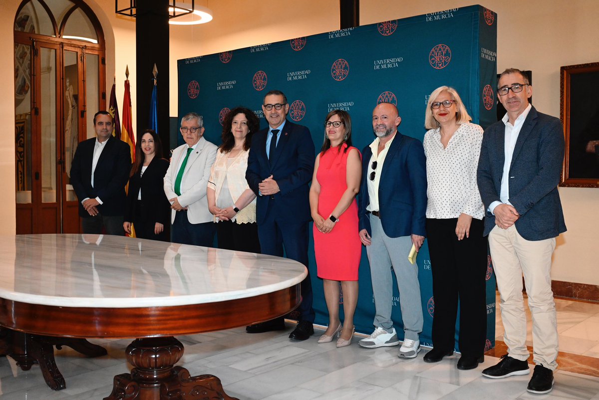José Luján Alcaraz (@joselujanrector) on Twitter photo 🤝 Tras el acuerdo de la Asociación Dirección Humana de la Región de Murcia y la <a href="/UMU/">Universidad Murcia</a> a través de <a href="/um_facultadcctt/">CienciasdelTrabajoUM</a>, se ha constituido la Escuela de Práctica Profesional de Recursos Humanos y nos sentimos muy orgullosos de que ya sea una realidad. 🤝 Tras el acuerdo de la Asociación Dirección Humana de la Región de Murcia y la <a href="/UMU/">Universidad Murcia</a> a través de <a href="/um_facultadcctt/">CienciasdelTrabajoUM</a>, se ha constituido la Escuela de Práctica Profesional de Recursos Humanos y nos sentimos muy orgullosos de que ya sea una realidad.