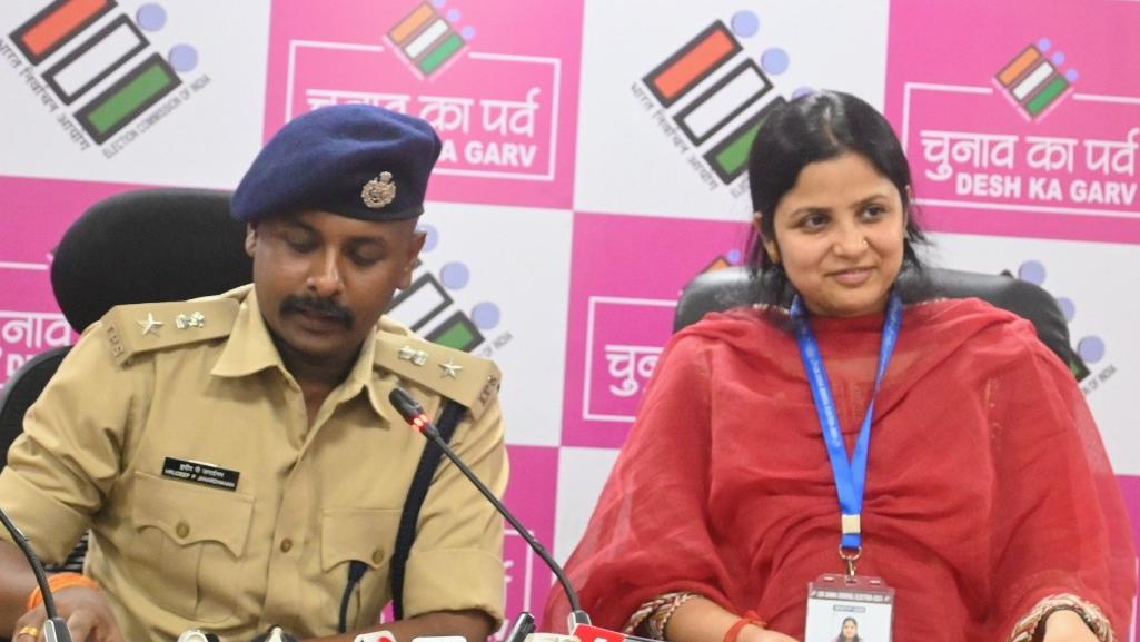 dc_dhanbad's tweet photo. "प्रेस कांफ्रेंस"
 धनबाद संसदीय क्षेत्र में शांतिपूर्ण तरीके से चुनाव संपन्न हुआ। संध्या 5 बजे तक 58.90 प्रतिशत मतदान रिकॉर्ड किया गया। इसमें धनबाद में 54.51 प्रतिशत, झरिया 54.50, सिंदरी 68.16, निरसा 65.55, बोकारो 49.50 व चंदनकियारी में 70.50 प्रतिशत मतदान हुआ।
@ceojharkhand https://t.co/ElhorrcIgE