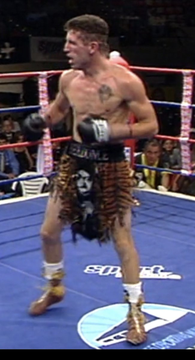 MBerdonce's tweet image. Un año más mi Hermano David me ha recordado que hoy hace 23 años que me retire, como pasa el tiempo!Siempre estaré agradecido al Noble Arte por darme la posibilidad de ser algo en la vida, el deporte mas noble del mundo!!
Naci, crecí y moriré siendo Boxeador!!