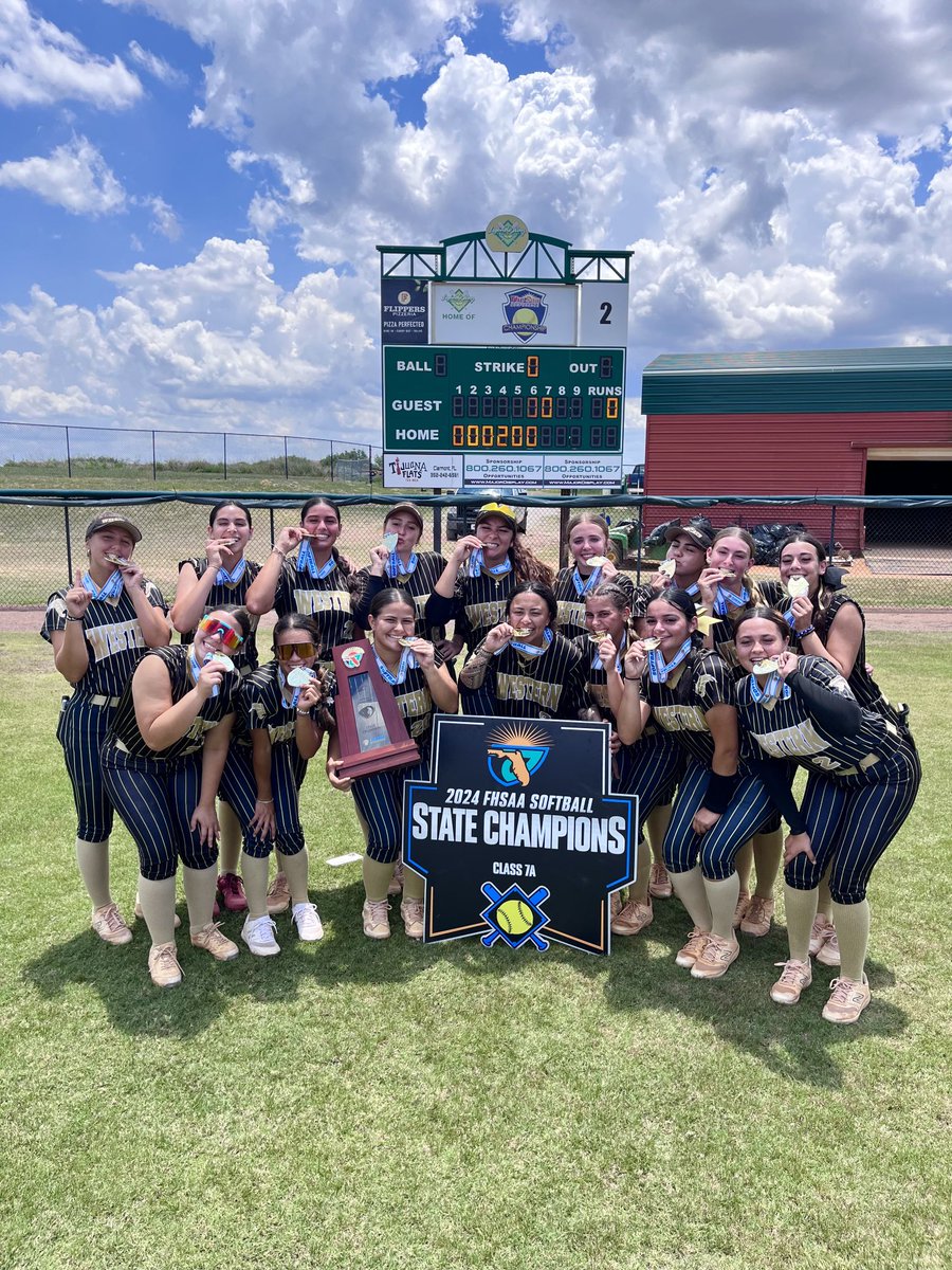 🚨CONGRATULATIONS🚨
🥎Western High Softball🥎
🏆🥇STATE CHAMPIONS🥇🏆
Great win 2-0 over a tough Seminole squad in Clermont!@BCAA_Sports @WHSWildcats_Ath #WildcatPride #BatCats #TrophyHunting #GirlPower