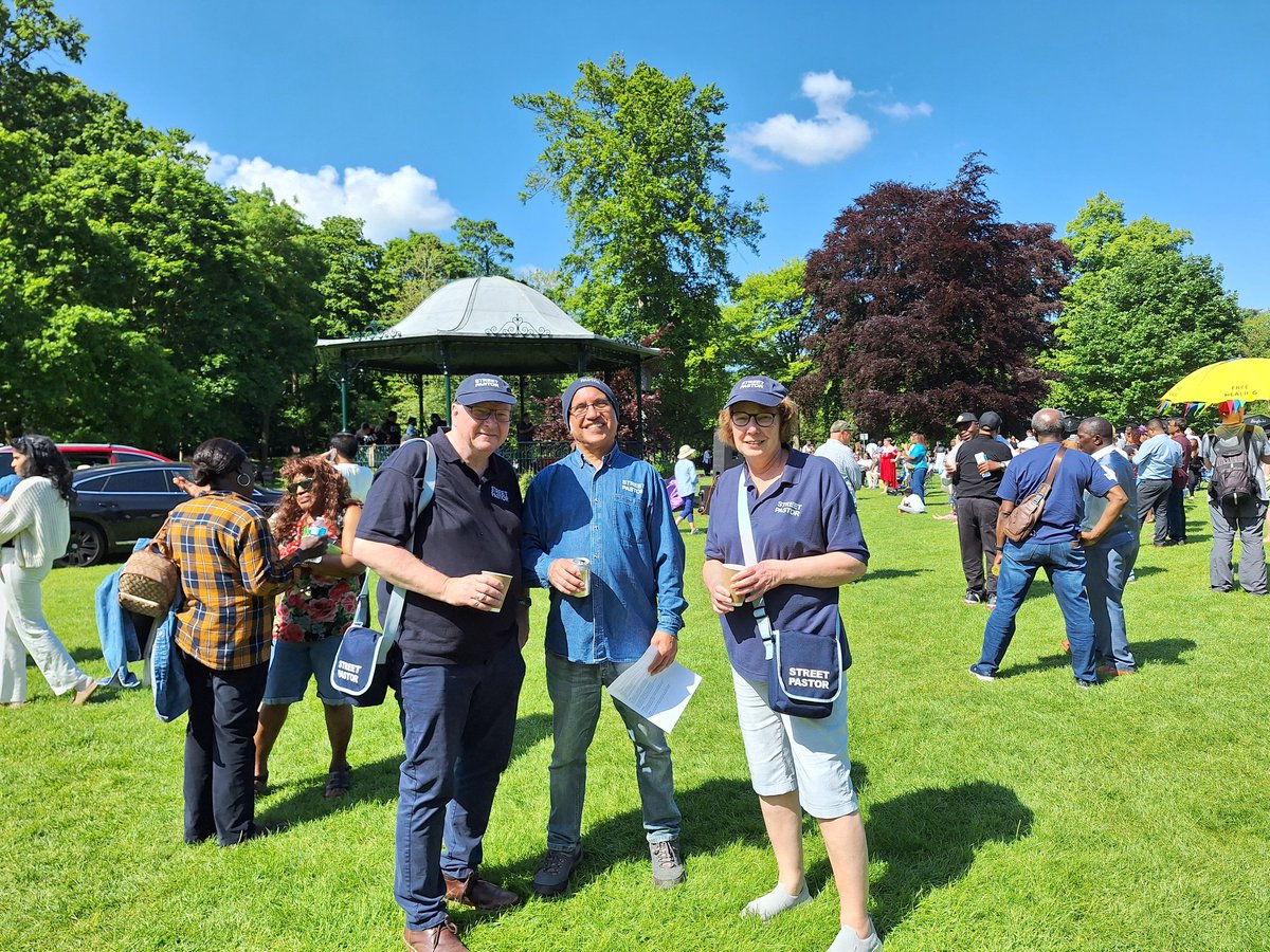 NorthamptonSP's tweet photo. Last Sunday, we attended Churches Together in #Northampton Pentecost in Abington Park. Perfect weather for the gathering. 

We have a #StreetPastors team out tonight ready to help, &amp; listen.  Say hello to our volunteers. 

Praying for all volunteers out tonight #staysafe https://t.co/LgZRDtrJbR