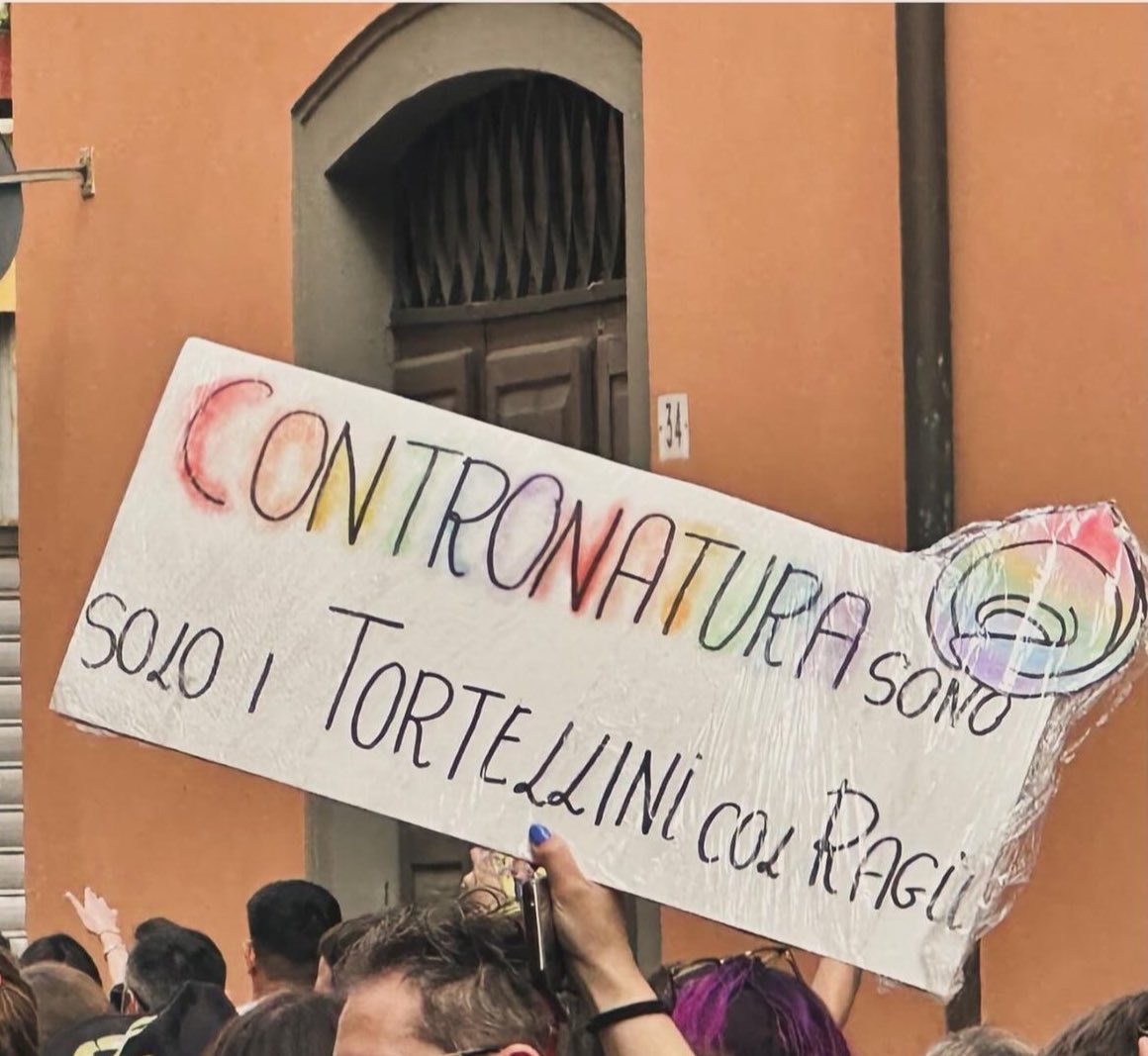 radio__zek's tweet photo. Contronatura.
#ModenaPride oggi.
❤️🌈 https://t.co/aSvzILbkF2