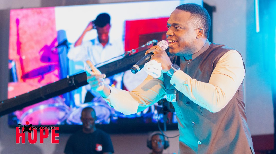 Twashelilly's tweet image. ⁦
Ni Neema, Ni Neema
Imeniweka hapa
@HopeFMLive @HopeTV_KE
⁩ #ExperienceHope ⁦@theRealPitson
⁩  #20YearsOfHope 

Live at CITAM Valley Road