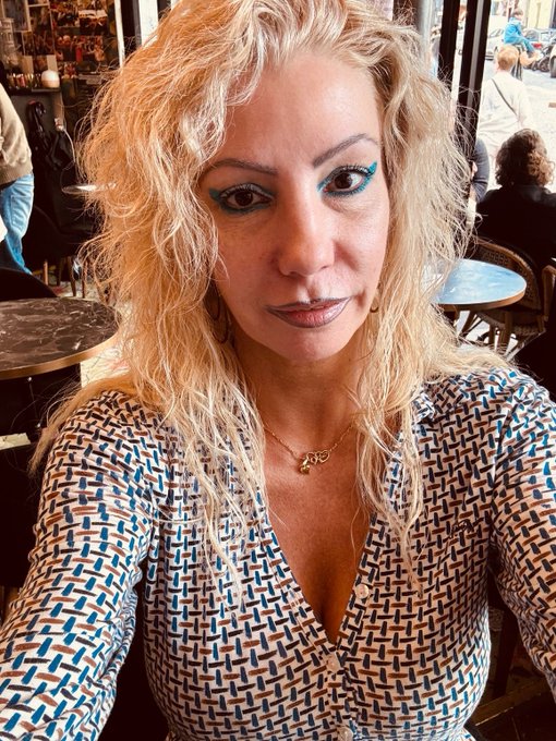 Petit app&eacute;ro avant soir&eacute;e au cabaret chez Michou #aperitivo  # app&eacute;ro  #soir&eacute;e #cabaret  #michou  #chezmichou<a href="/tag/aperitivo"class="tags">#aperitivo</a><a href="/tag/cabaret"class="tags"><span>#cabaret</span></a><a href="/tag/soir%C3%A9e"class="tags"><span>#soir&eacute;e</span></a><a href="/tag/michou"class="tags"><span>#michou</span></a><a href="/tag/chezmichou"class="tags"><span>#chezmichou</span></a>