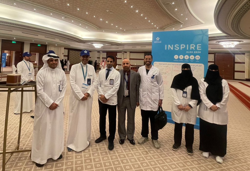 RakanAlmogbel's tweet photo. تشرفنا اليوم بتكريم معالي وزير الصحة الأستاذ فهد الجلاجل وسعادة الرئيس التنفيذي لشركة #الصحة_القابضة الأستاذ ناصر الحقباني، لقسم العظام بمستشفى الولادة والأطفال ببريدة بحضور قيادات ومنسوبي شركة الصحة القابضة في مؤتمر INSPIRE بجدة
التكريم سيزيدنا رغبة لتقديم المزيد بإذن الله
#تجمع_القصيم_الصحي
@SaudiMOH