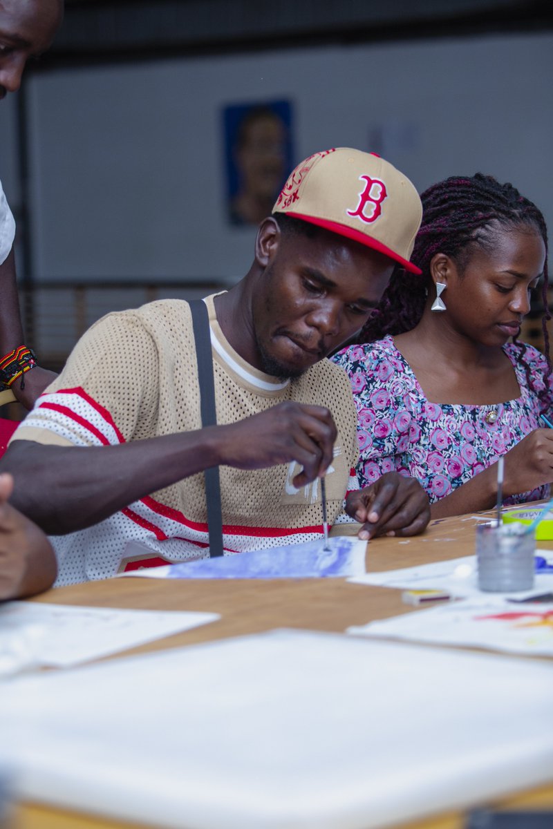 Kamali_21's tweet photo. @SourceGarland decided to draw a chapati at #CreativeCentral @MotivUG 😂😂😂 https://t.co/yKi2oKow8W