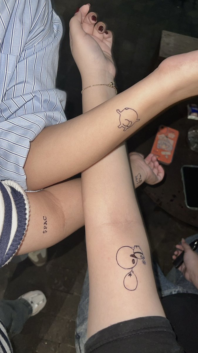 GummyyNFT's tweet photo. make pac tattoo temporary with pacmoonian @0xEmilymarz @Wh1skeyETH todaaaaay, so fun ! 💛
@pacmoon_ @Pacnub https://t.co/yQSsZDRwIV