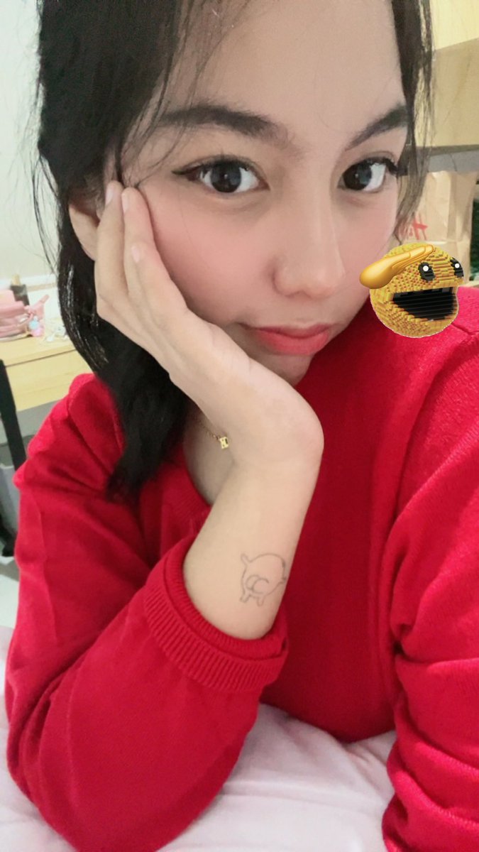 GummyyNFT's tweet photo. make pac tattoo temporary with pacmoonian @0xEmilymarz @Wh1skeyETH todaaaaay, so fun ! 💛
@pacmoon_ @Pacnub https://t.co/yQSsZDRwIV