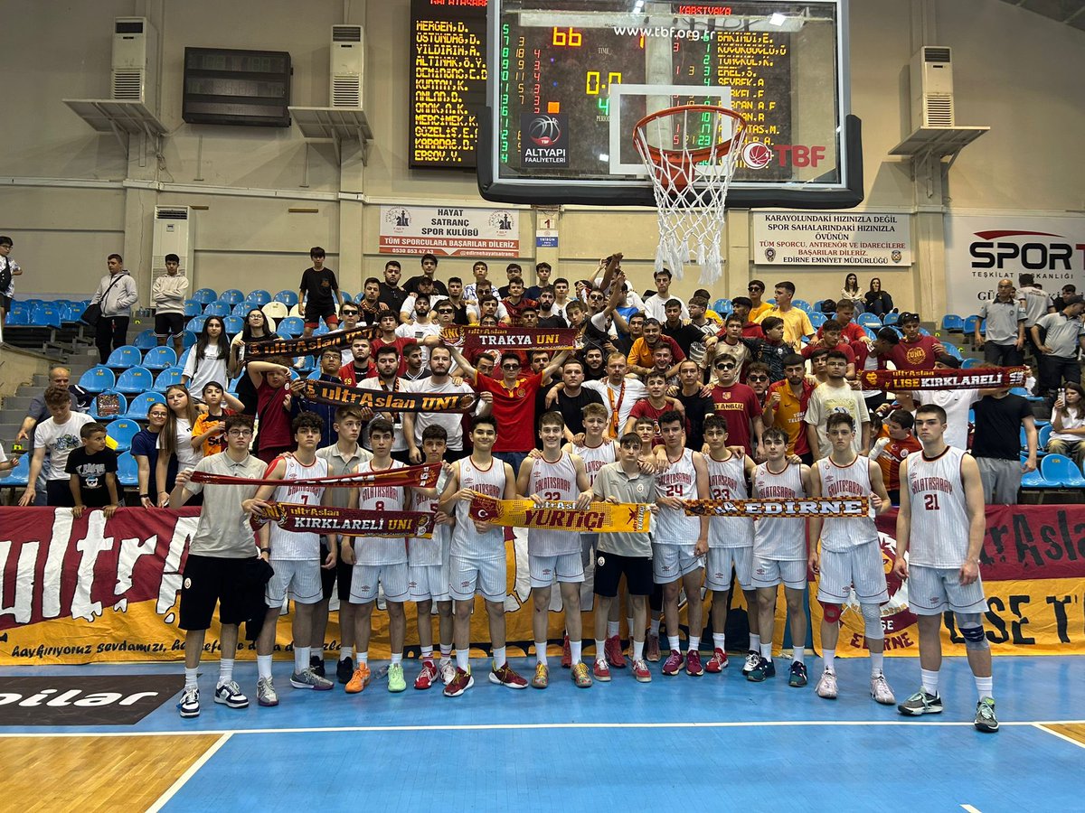 uAUNIKirklareli's tweet photo. Edirne'de oynayan U-16 Türkiye Şampiyonası sürecinde takımımızı yalnız bırakmadık.

#ultrAslanUNI https://t.co/Sqr5CmnH8e