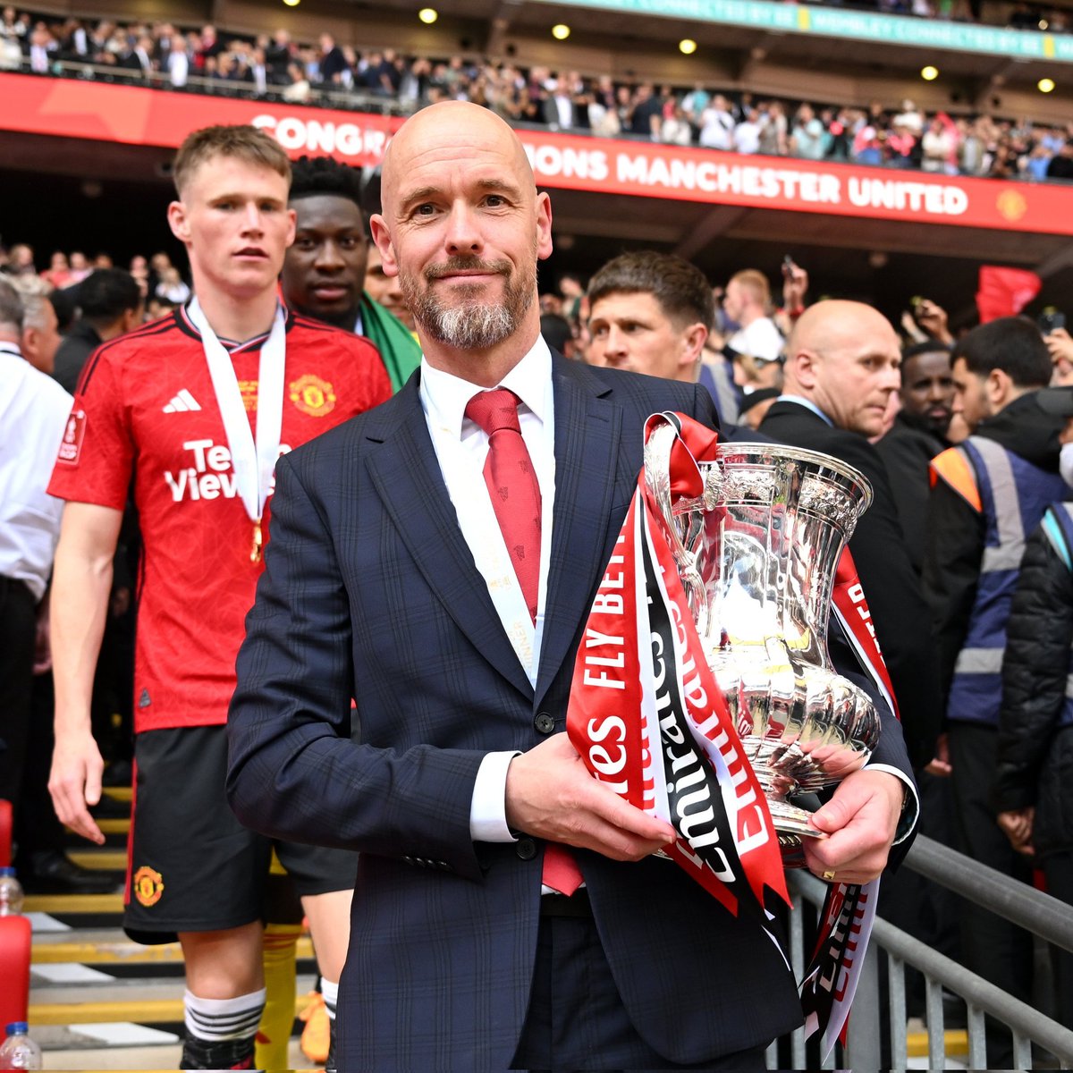 Bullish Erik Ten Hag fires a salvo at @ManUtd owners: “If they don’t want me anymore, I’ll go somewhere else and win trophies. That’s what I’ve done my whole career.” I love the defiant message/gesture.