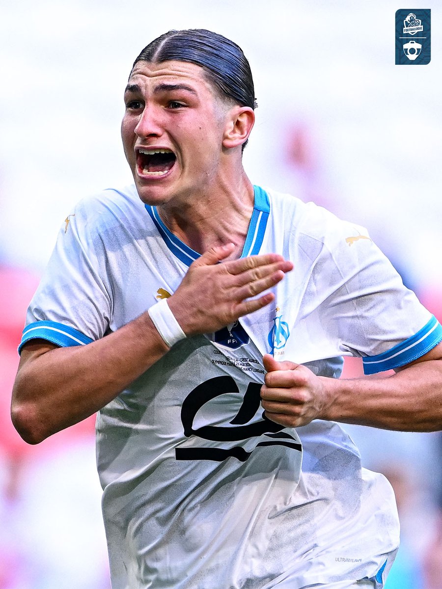 Footballogue's tweet photo. Cette photo incroyable de Gaël Lafont après son but en finale de la Coupe Gambardella 💙🤍

On sent que cette génération est très très attachée à l'OM, ça pourrait être intéressant d'en voir certains la saison prochaine ! https://t.co/fjZ7ylLTgs