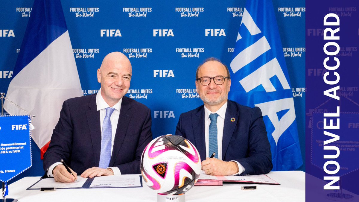 ⚽️C'est la Journée mondiale du #Football : l'occasion de célébrer la signature entre @RiouxRemy & Gianni Infantino du renouvellement de notre accord avec la @fifacom_fr ! 🎯 : promouvoir l'égalité de genre & l'éducation par le biais du sport ⚽️. 👉bit.ly/4byV5yB