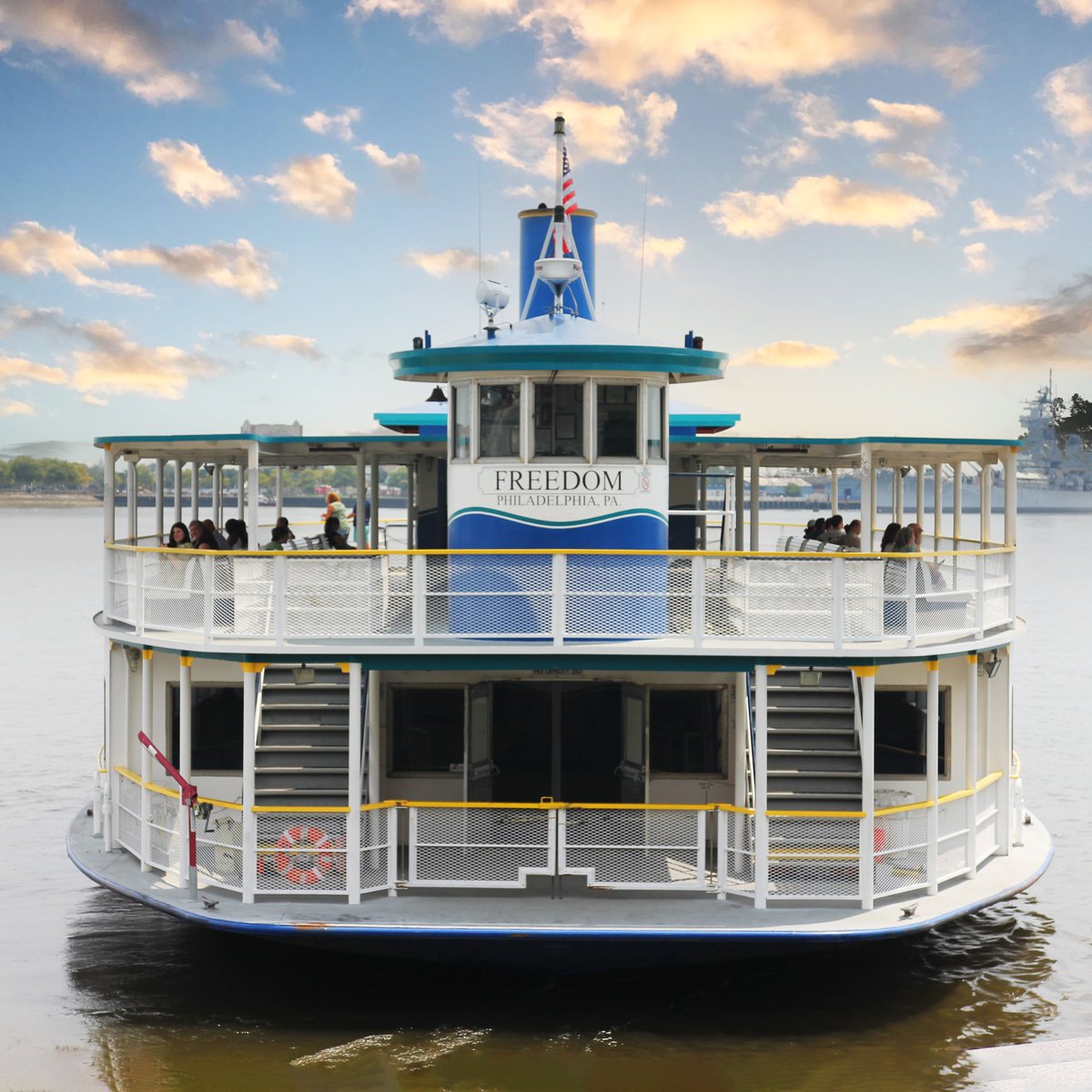 The @RiverLinkFerry is BACK! Today marks the start of the 2024 season with daily service between Camden and Philadelphia. If you are headed to @Freedom_Pav for the Hozier concert, be sure to get your tickets at RiverLinkFerry.com.

#MyPhillyWaterfront #RiverLinkFerry