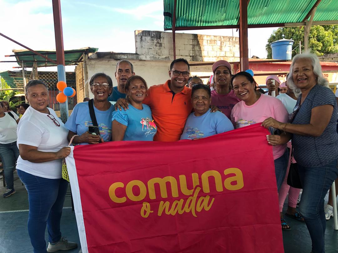 Desde Paz Castillo, en Santa Lucía, realizan reunión con equipo promotor del Movimiento Futuro de Venezuela, que convoca a líderes de comunidades, para promover la unión y consolidar la paz política en la región de #Miranda. #MaduroSeLasSabeTodas