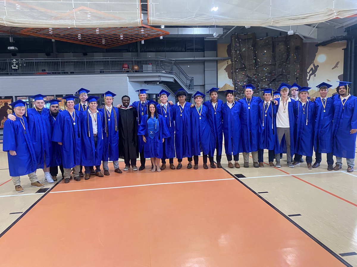 The ANNUAL Graduation Picture - 2023 NLL Champs! Love you all!

#ALLIN