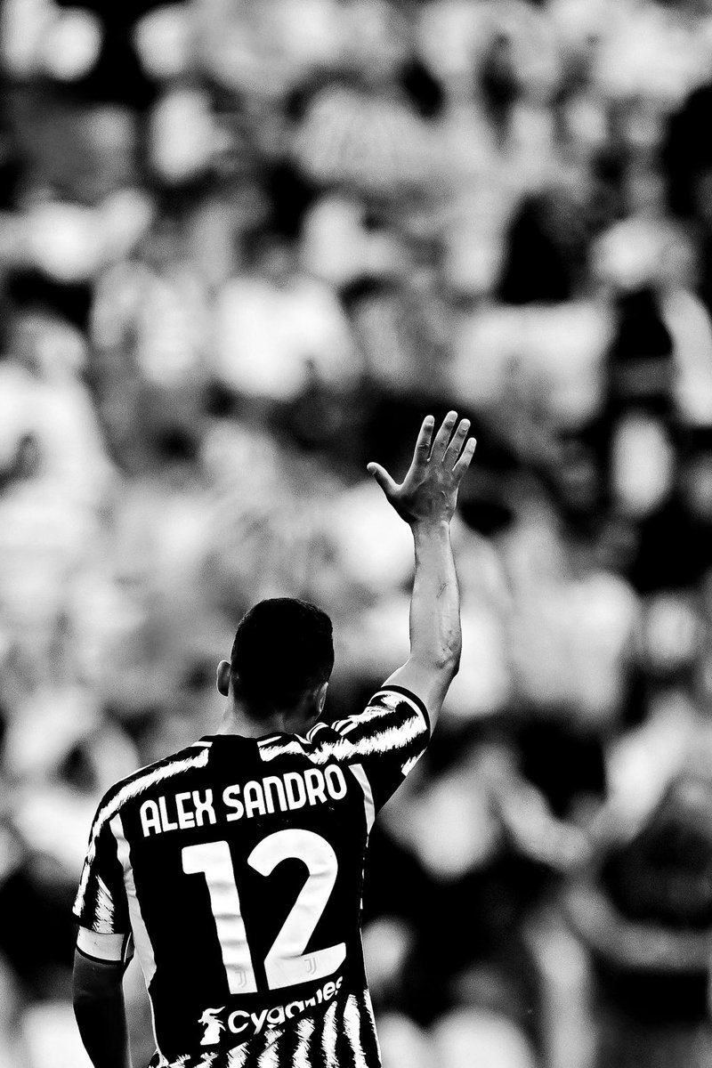 “L'orgoglio ci rende artificiali e l'umiltà ci rende reali.”  

Thomas Merton

Grazie di tutto #alexsandro 

#juventus