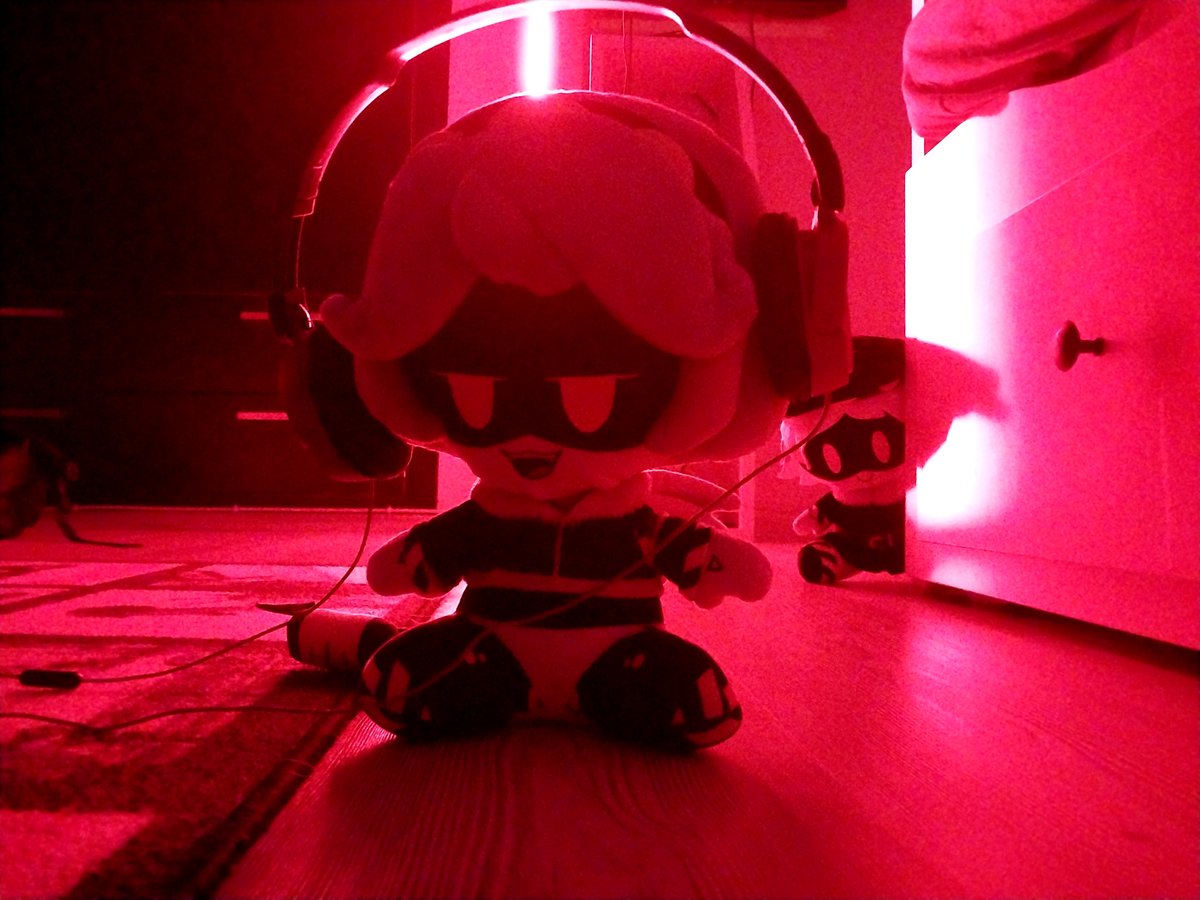 N lived... But V doesn't know that yet... Will N get his revenge?

(V is listening to Stayed Gone-Turkish Version)

#MurderDrones #MDtwt #Vplushie #Nplushie #eNVy #NxV