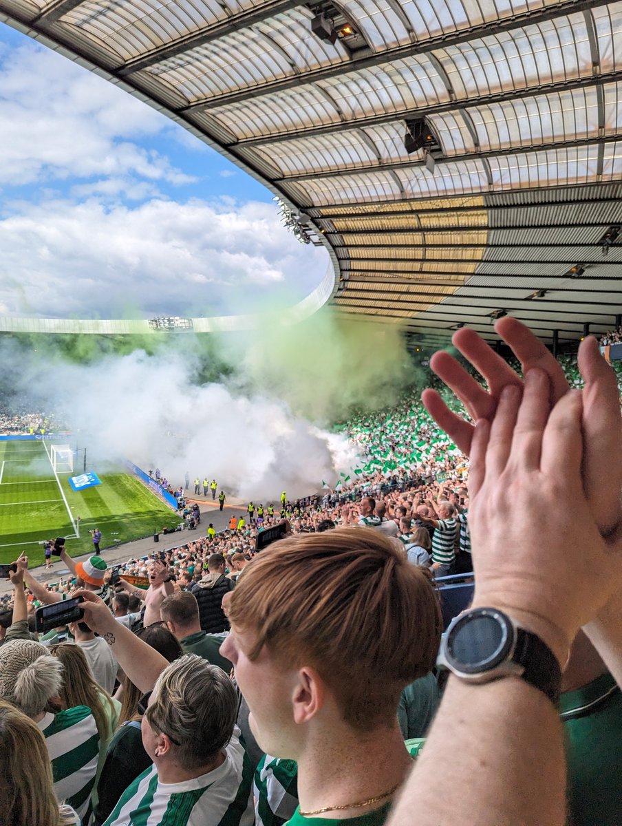 markmcguire04's tweet photo. When the Celts go up to lift the Scottish Cup VanM and I will be there. Not a great game, but it is the result that counts. Yet another Glasgow Derby victory for the serial winners. Make mine a cheeky double!!!! #JCGE #COYBIG ๐โ๏ธโฝ๐๐๐๐๐๐ฅ๐ฅ https://t.co/tkIU0mgyBr