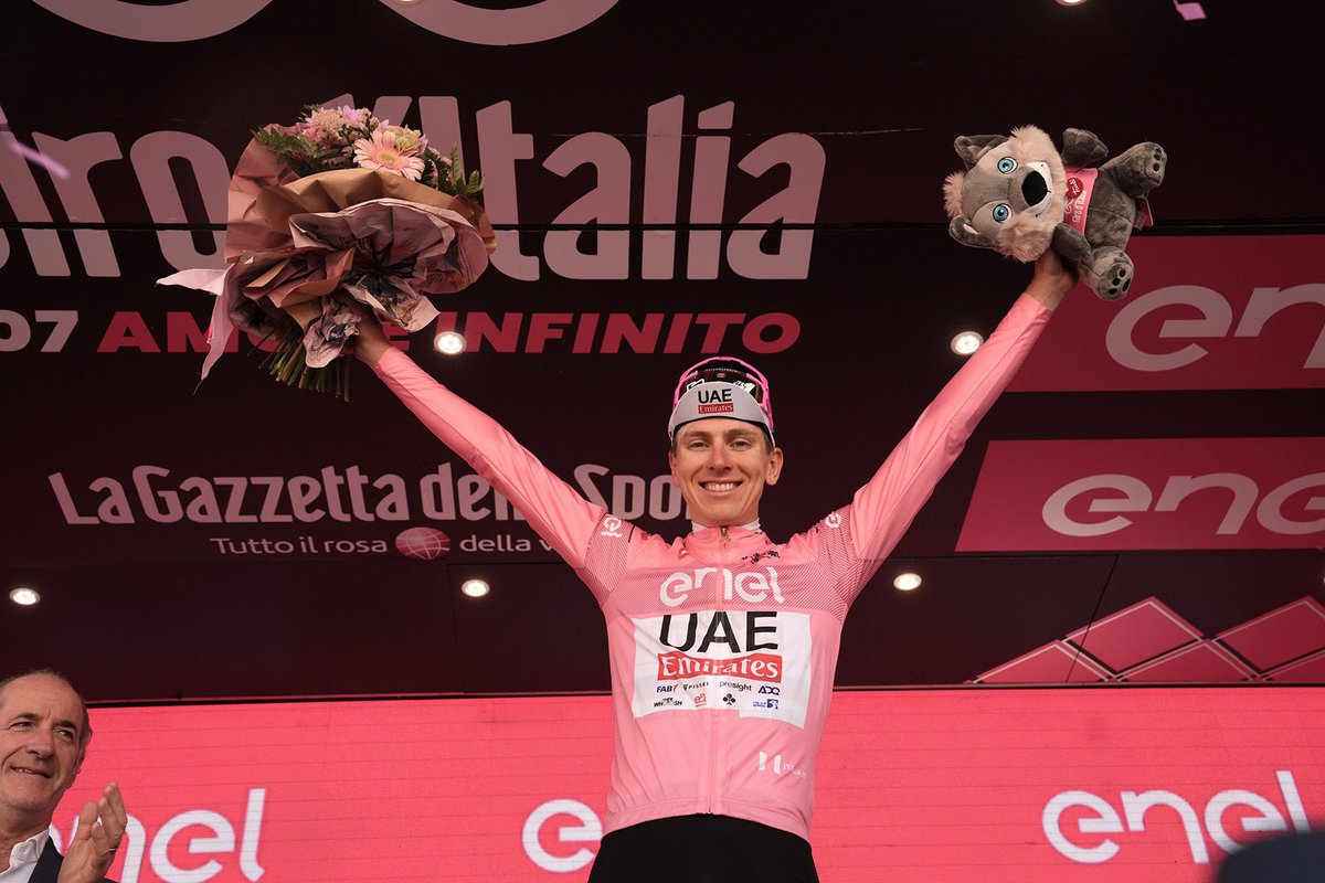 LA MAGLIA ROSA TADEJ POGACAR VINCE LA VENTESIMA TAPPA DEL GIRO D’ITALIA bikenews.it/it/giro-ditali…
