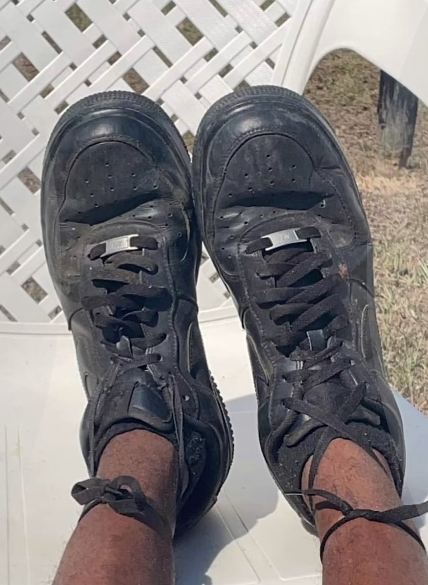 You not SOB if yo shoes not laced🤣🤣