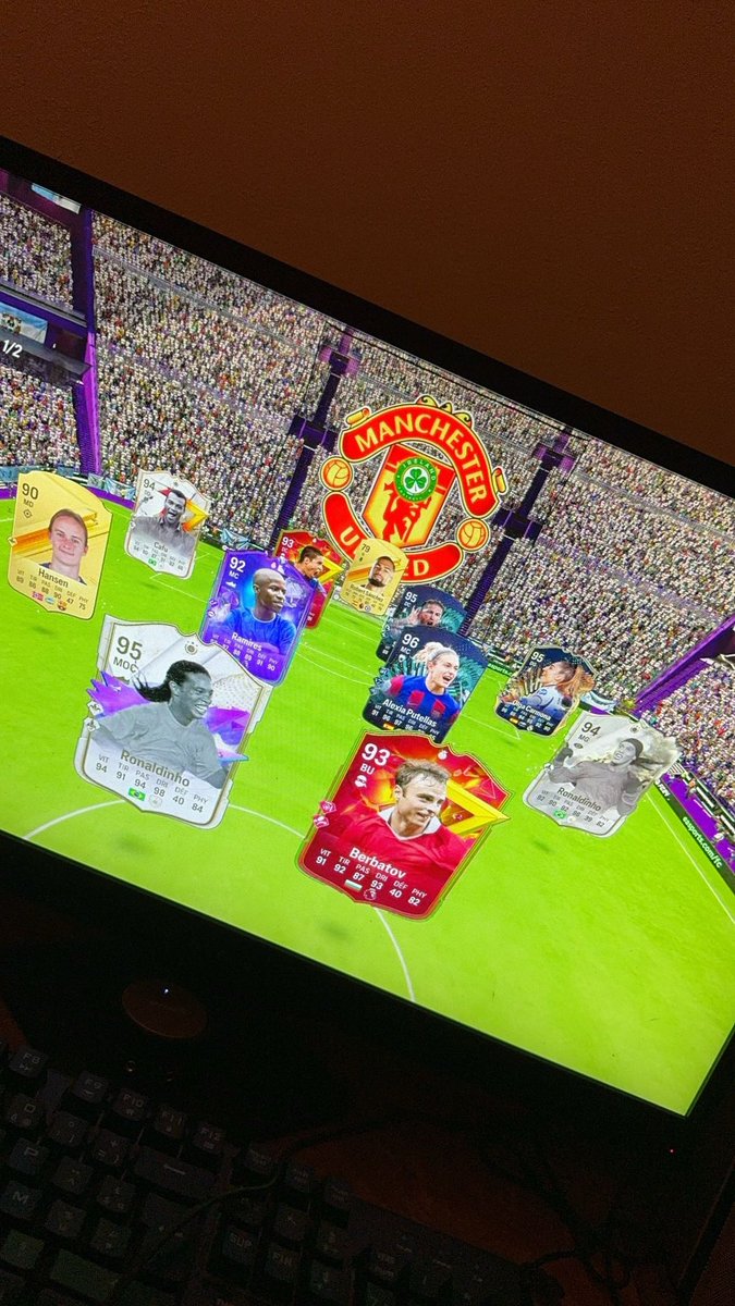 SkiEvo's tweet photo. 2 ronaldinho ! Comment c’est possible… c’est quoi ce jeu sérieux…. #fifa #fut @easportsfcfr https://t.co/bNAVJQpavE