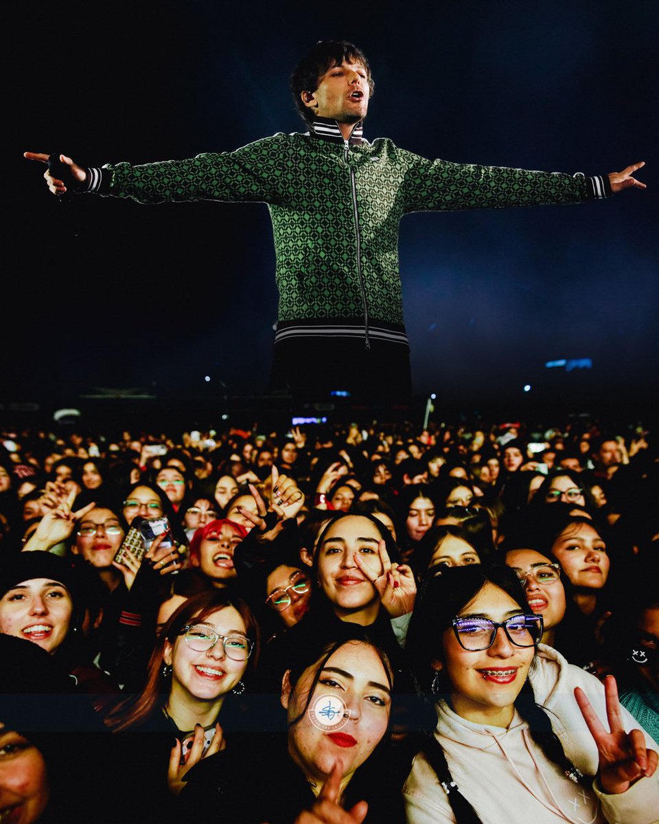 SetListChile's tweet image. [FOTOS + RESEÑA] Louis Tomlinson se presentó en el Estadio Bicentenario de La Florida bit.ly/3R133bo