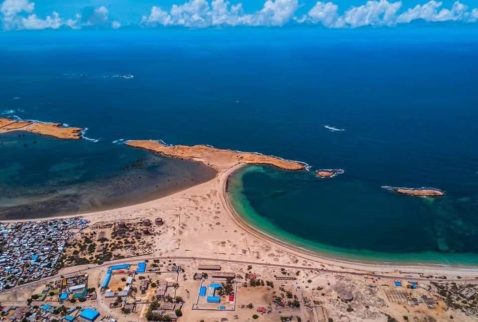 Kismayo Beach, situated along Somalia's 🇸🇴 southern coast, is a picturesque destination with soft white sands and azure waters.

It offers a tranquil escape, perfect for relaxing, swimming, and enjoying breathtaking coastal views.

#ThisIsAfrica #VisitAfrica