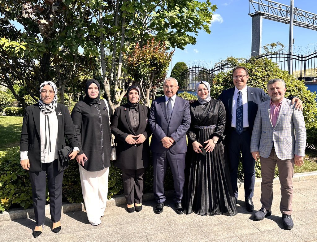 Ataşehir teşkilatımızın Kadın Kolları Başkan yardımcısı, emektarlarımızdan <a href="/Nilay02762138/">Nilay Çelen</a> hanımefendinin kıymetli evladı Selen’in nikah merasimine katıldım. Evlenen çiftleri tebrik eder iki cihan saadeti dilerim. <a href="/GulayseDurak/">Gülayşe Durak</a> <a href="/naimyagci_/">Av. Mustafa Naim Yağcı</a>  <a href="/yasemin_busrayy/">Yasemin 🇹🇷</a>