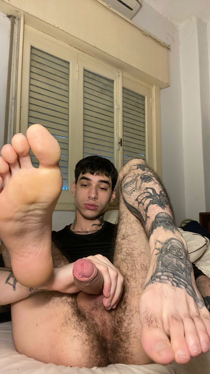 d3monboy666's tweet photo. me encanta q me coman el culo y la pija 
rt si lo haces <3 https://t.co/qytLEUFRS5