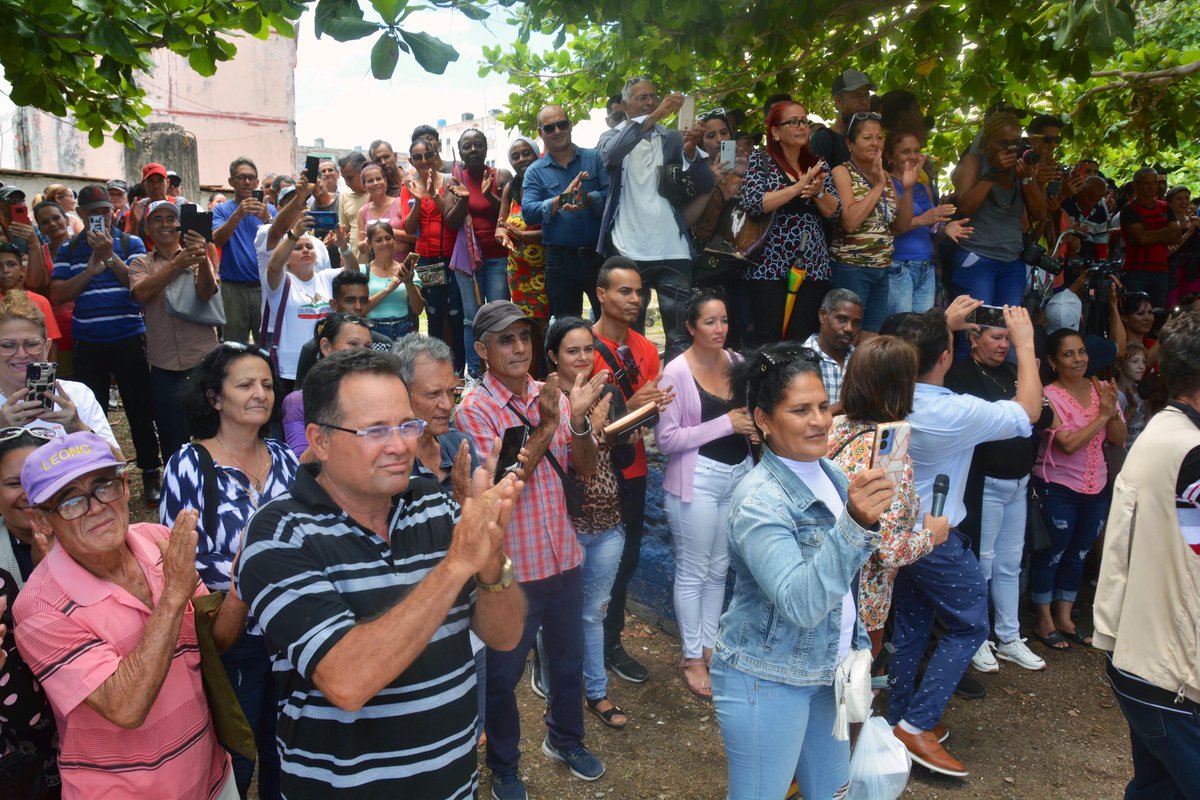 ✍️| A veces, incluso en medio de circunstancias no propicias, la voluntad puede dar la mejor nota y obrar la maravilla de rescatar aquello que un día funcionó bien y que el tiempo y el olvido fueron desarmando pieza a pieza.

🔗| presidencia.gob.cu/es/noticias/la…