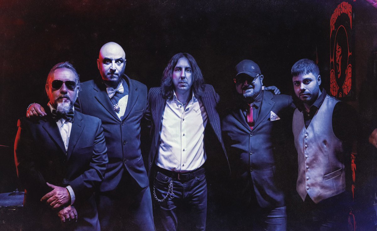 Foto finish del vídeo del próximo single: RICKY ROCK.
En la foto junto al gran Sergio García de 2112 Producciones. 
Ya llega LA NUEVA ERA DEL ROCK 
¡Que ruede La Esfera!

#dobleesfera #lanuevaeradelrock #rickyrock #2112producciones