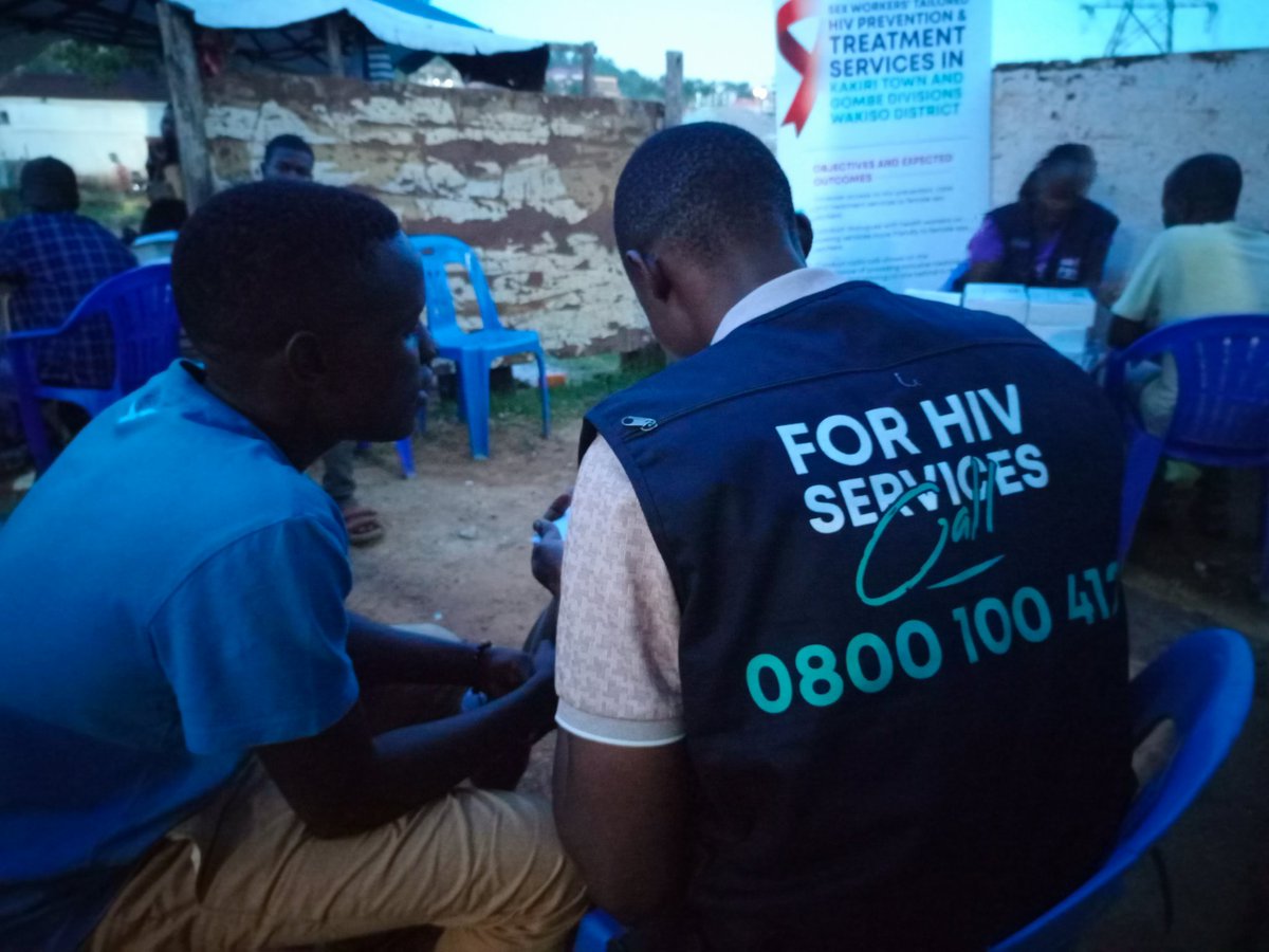 Reaching out to sex workers with integrated HIV prevention and testing services at one of the hotspots in Kakiri. With support from @PEPFAR through @SLUMorg #DIC. #HIVAwareness #HealthForAll @IDIMakerere @UKPC_UG @UnesoUganda