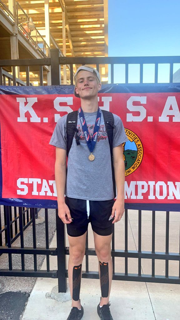 🏅 State Medalist 🏅
Ethan Dillinger,senior of Erie 5th🏅 place triple jump at State.#SEKelite #track #kansas #SEKstate #SEKsports