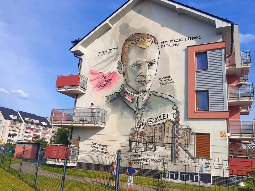 Ten piękny mural przedstawiający postać rtm. Witolda Pileckiego odsłonięto dziś w Stargardzie (os. Pyrzyckie). Podziękowania inicjatorom za pomysł i realizację! Cześć i chwała Rotmistrzowi! 🇵🇱 Fot. Za Regionalny Informator Internetowy