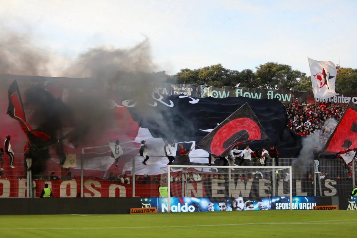 Newells's tweet photo. Pasan los años, nada cambia este sentimiento 🚩🏴 https://t.co/CQwsN2emkH